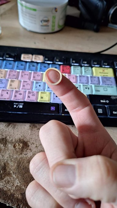 Ladies, my cockring came in today.  Who wants to shoot? Lol https://t.co/tpv12NGjOk