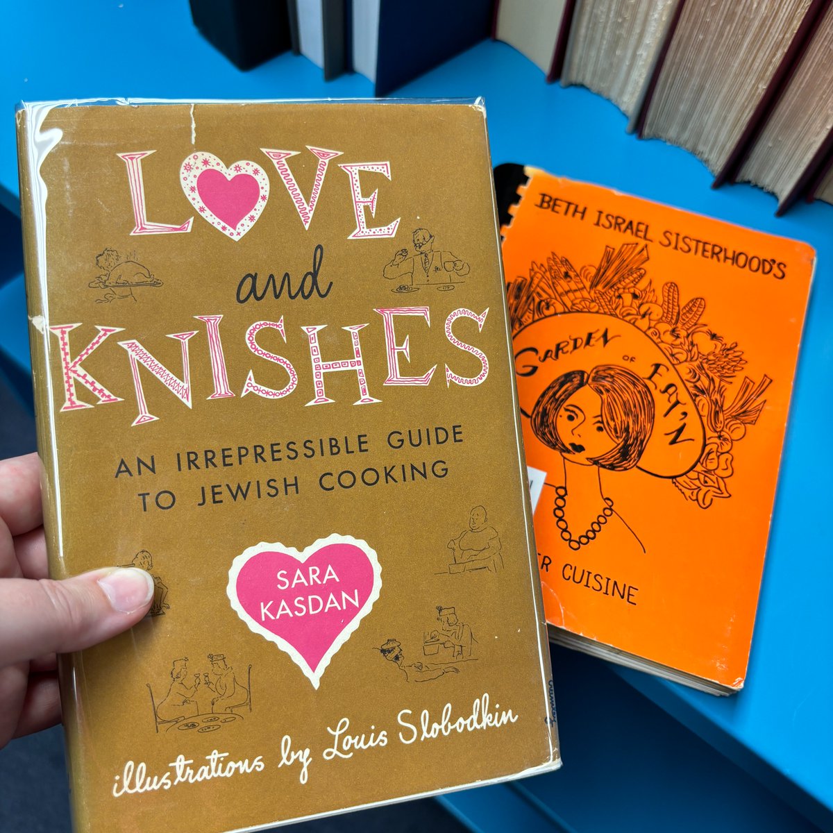 HornbakeLibrary's tweet photo. It's the first night of #Hanukkah, so we're sharing some recipes from books in #umdspecialcollections for you to try over the next eight nights! π
#specialcollections #recipes #cookinginarchives #iglibraries #librariesofinstagram #cookbooks #holidayrecipes https://t.co/N4TJUIgIkq