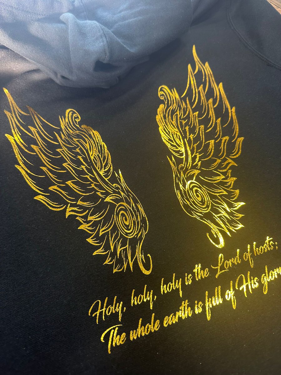 Here at Styled, we're always experimenting with new designs and materials to provide our clients and customers with a unique quality product. Fresh in the shop, we have a printed textile foil that gives a reflective gold finish! #printedbystyled