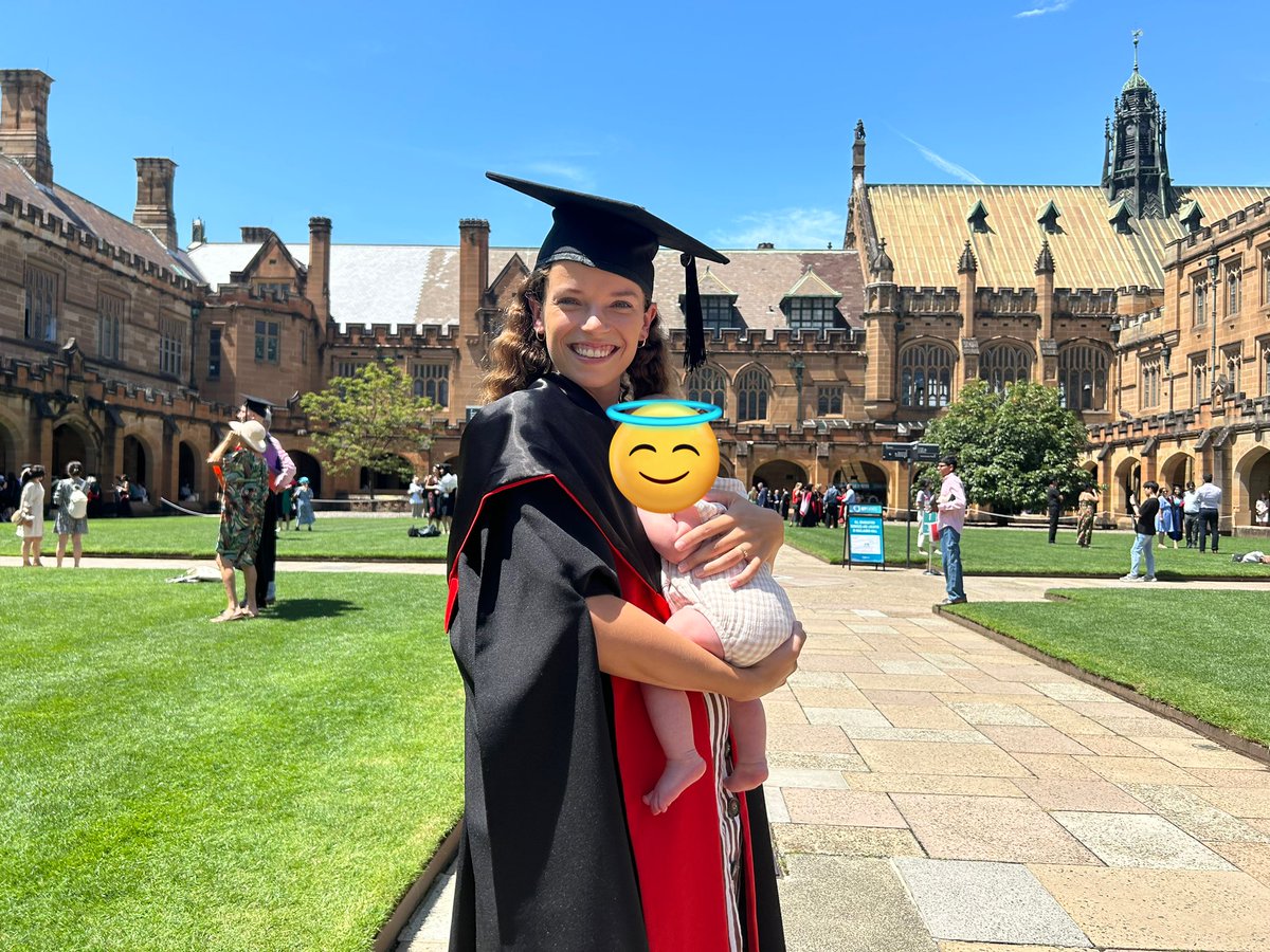 How fun is graduating !? Proud, overjoyed and thankful !!

Missing <a href="/JesseJansen_/">Jesse Jansen</a> 🥰