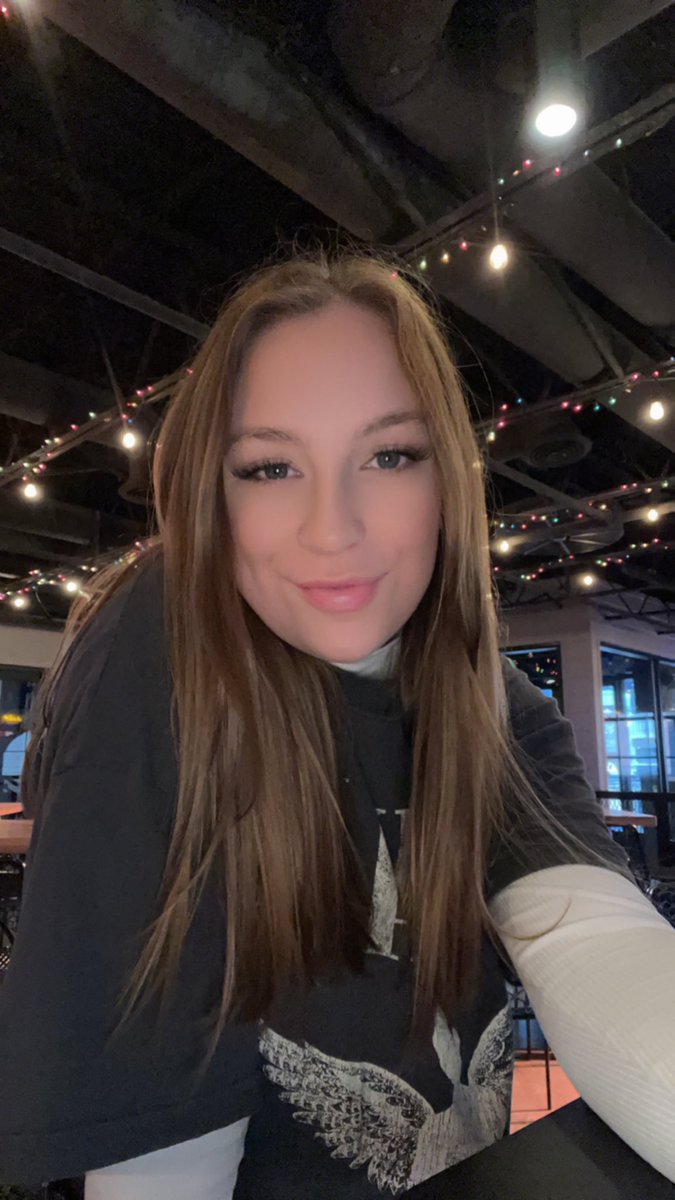 Baylee_Cheyenne's tweet photo. 🖤🤍 https://t.co/zwr3lxmBsJ