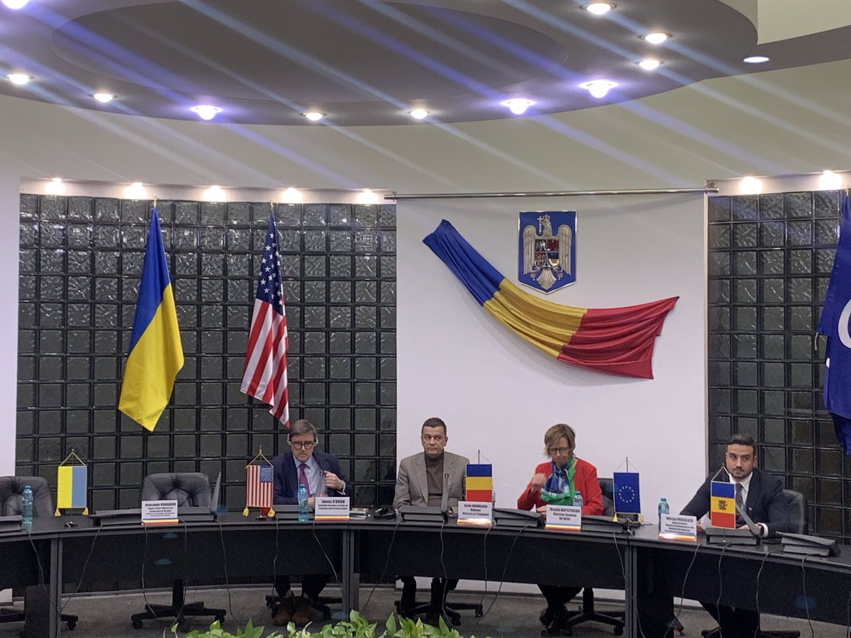 We will not stop increasing capacity at border crossings &amp; transport connections on the Danube corridor. #SolidarityLanes

Our goal: grain &amp; other goods flowing in &amp; out of 🇺🇦 smoothly! In Romania, meeting 🇺🇸🇷🇴🇲🇩🇺🇦

Improving connectivity of 🇲🇩&amp;🇺🇦 w/ 🇪🇺for now &amp; for the future.