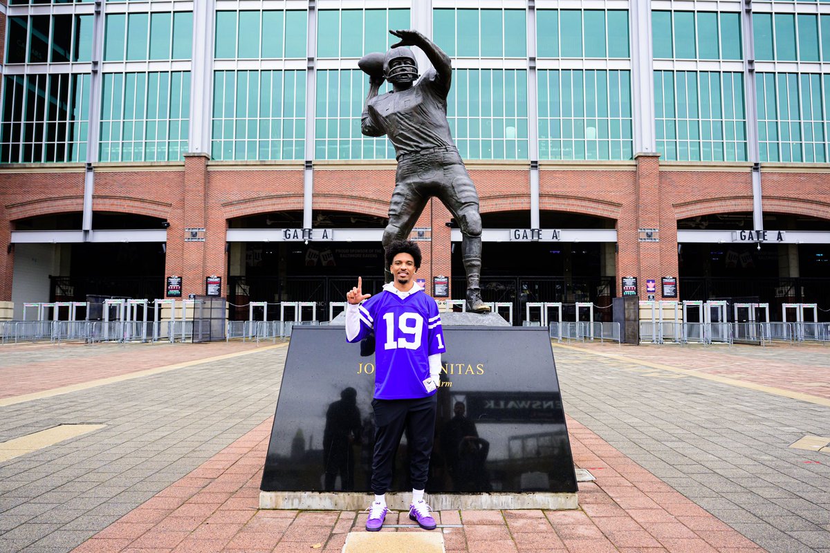 2019 ➡️ 2023 @JoeyB 🤝 @JayD__5 LSU quarterbacks honored with the Johnny Unitas Golden Arm Award