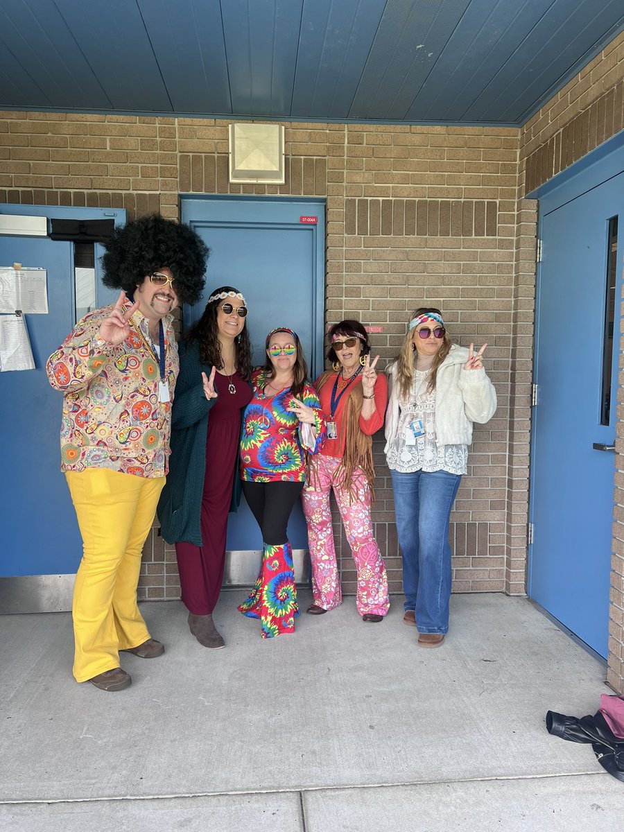 3OaksMiddle's tweet photo. TOMS staff feeling groovy after PM2 testing! #70spiritweek #mightyblue https://t.co/JYTE7D9f9a