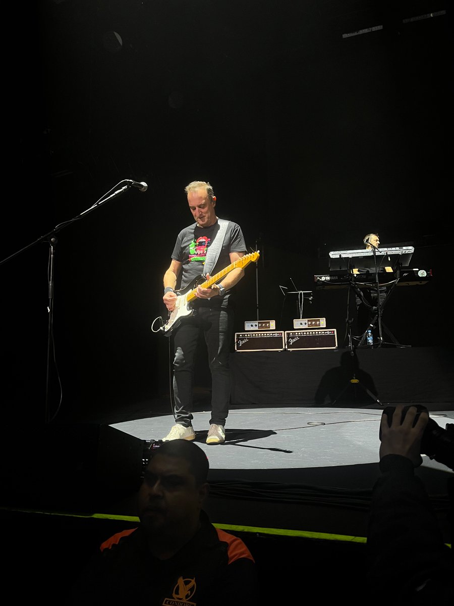 Milyy_Depp's tweet photo. El Gran @Dani_Mezquita 🎸🤘🏼

Anoche en #Guadalajara 🇲🇽

Conciertazooo‼️

@HombresG @hombregemania @AuditorioTelmex https://t.co/vAf9MRstHT