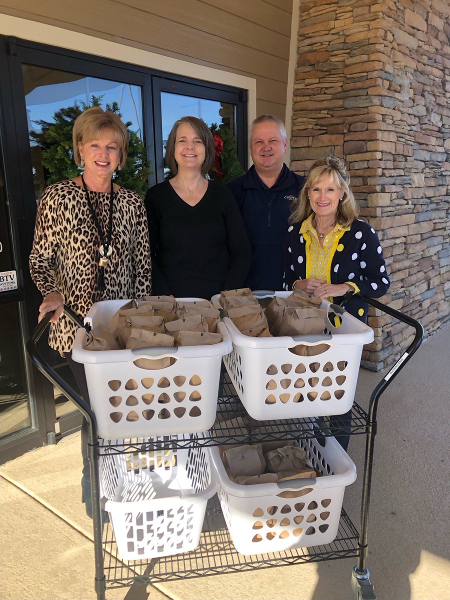 It's always a privilege to assemble Blessing Bags at Northridge Christian Church!  Blessing Bags provide food for at-risk children on the weekends.  #thebank #loveourcommunity @DerekBWilliams