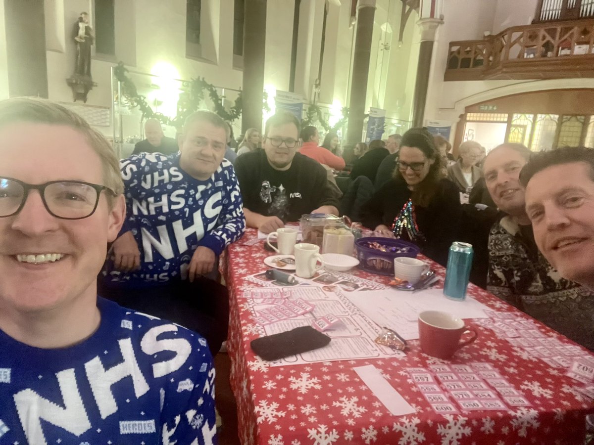 What a night for “The Insanely Cool Bureaucrats - The ICB” who were victorious at the @HSHVCA Christmas Quiz. 🥰 Huge thanks to @YeomanSally @LauraBeechey & @ceejay_74 for organising a brilliant event.