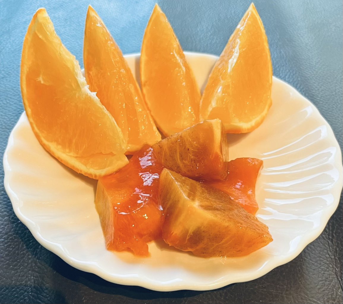 紅まどんな🍊と柿^_^ https://t.co/9dqVzGjjpE
