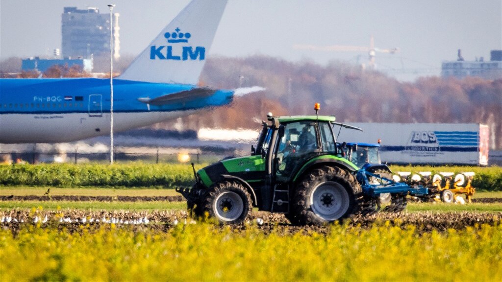RTLnieuws's tweet photo. Gemeente Nieuwkoop in beroep tegen natuurvergunning Schiphol.
https://t.co/qLRgx8KHOS https://t.co/vDpNt1CwF5