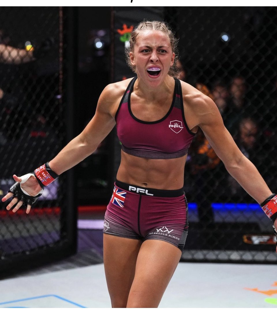 LoveMMALadies's tweet image. Rising star @dakotadofficial #pflmma 9-0 #NaturalBeauty #mustfollow