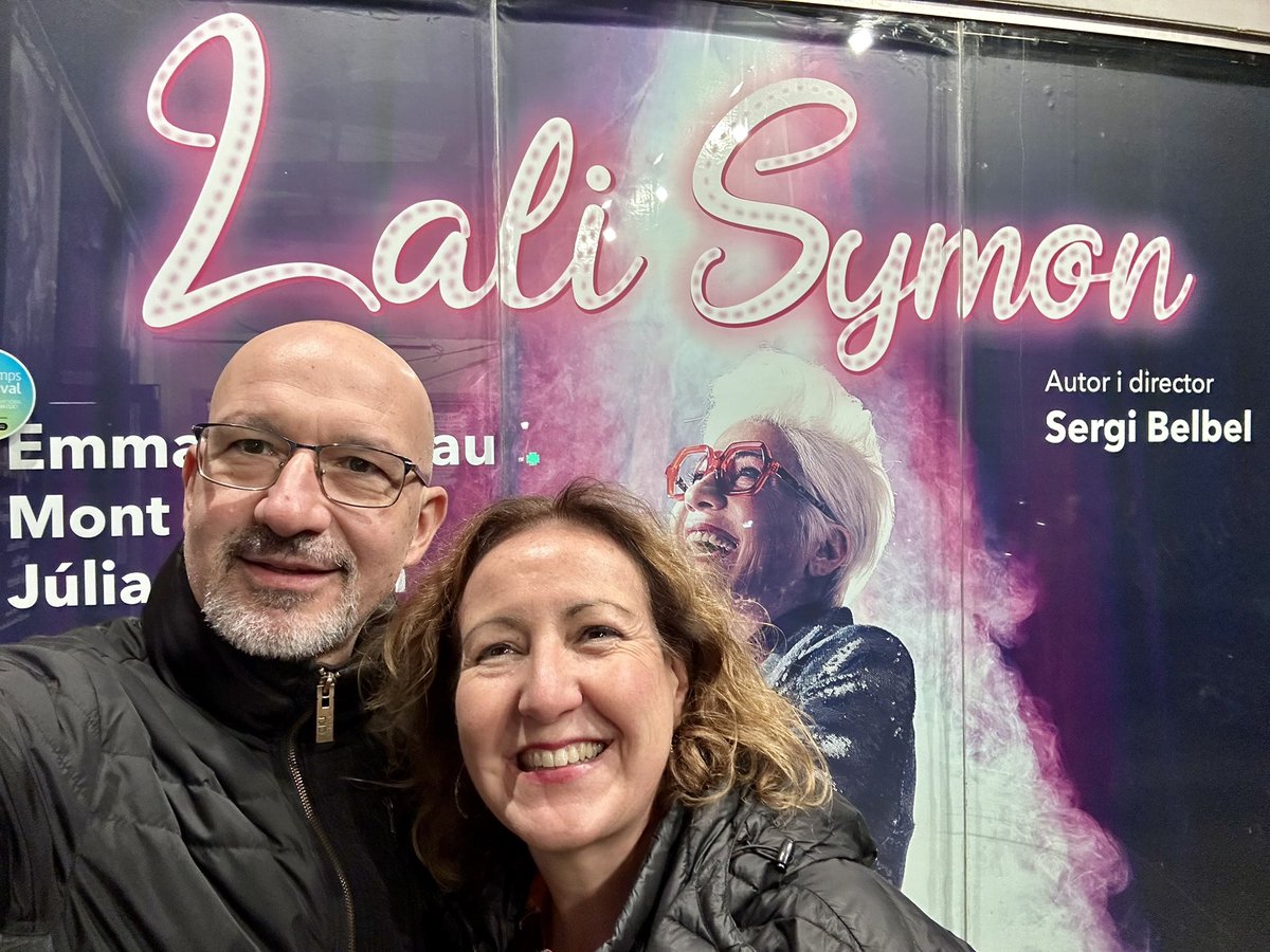 nuriadejose's tweet photo. #LaliSymon és una història de vida. Comèdia i tragèdia, cara pública i privada, alegries, penes i oportunitats, les que han arribat i les que mai s’han presentat. Tres generacions de dones en un mateix moment. Està molt bé! @teatreromea Gràcies per tornar-hi per mi @jmorato ❤️ https://t.co/Y5ZctJAvRv