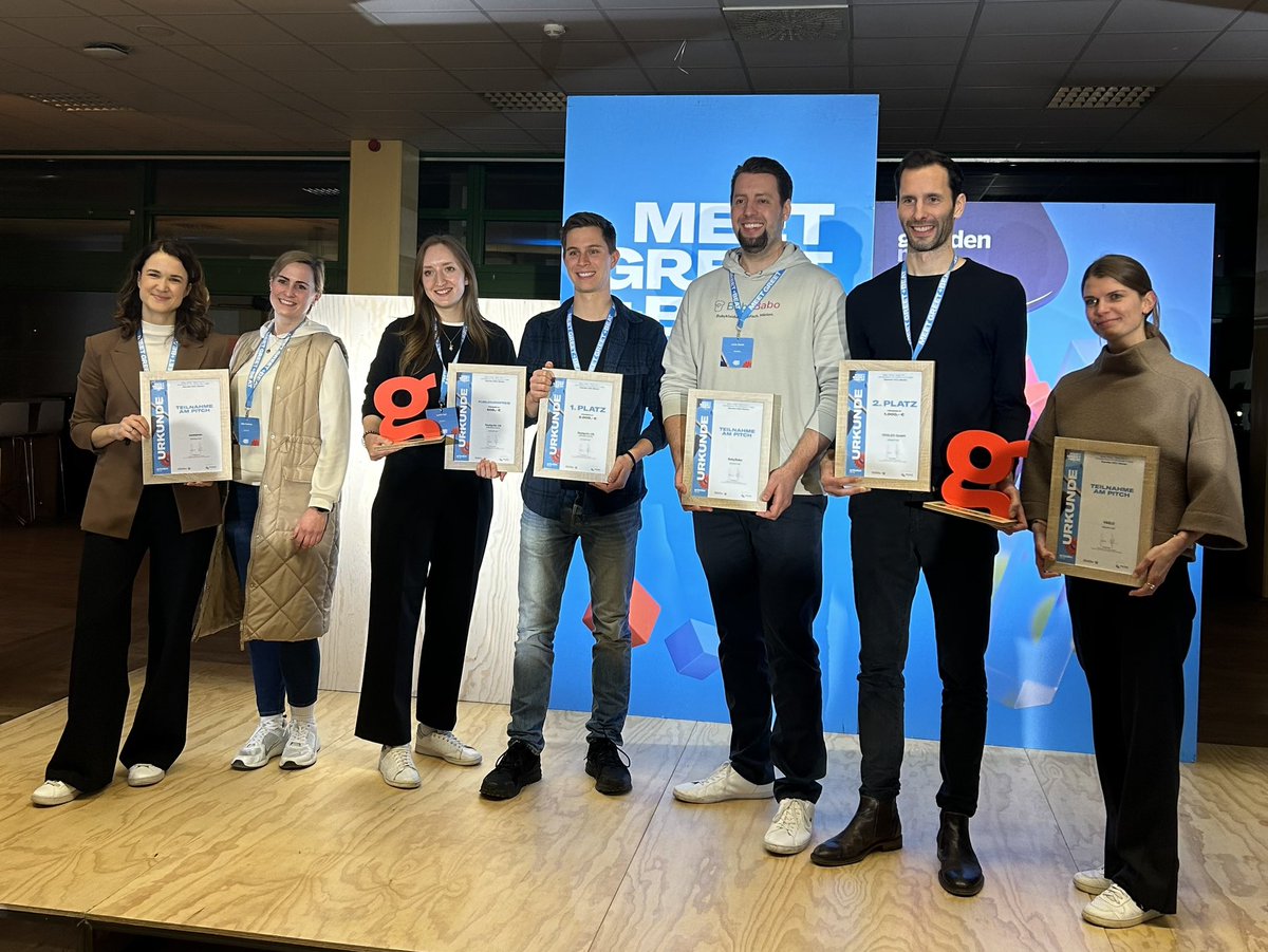 Die Gewinner stehen fest: Bei der Roadshow #MeetGreetBeat in Münster hat Stallgrün den 1. Platz gemacht und zieht ins Finale ein!🎉Den 2. Platz konnte sich Yooleo sichern. Den Publikumspreis hat ebenfalls das #Startup Stallgrün gewonnen. #Gründen #FördernWir #NRWBANK <a href="/GruendenNRW/">gründen.nrw</a>