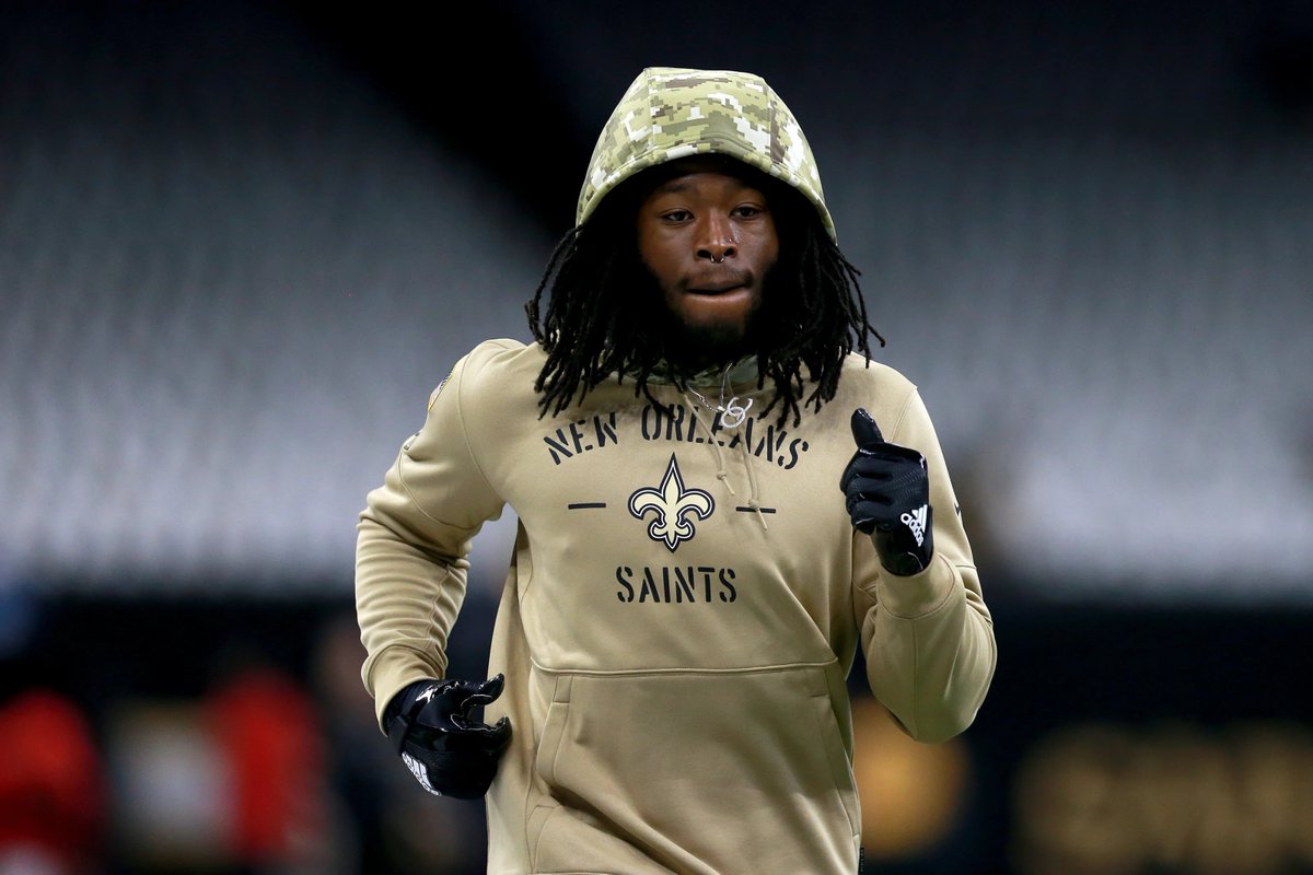 nflrums's tweet image. New Orleans Saints Alvin Kamara ran into a sideline worker and broke his leg during the game last week.  

Kamara is doing is best to make the official feel better sending him a signed jersey and ball. 

A great gesture by Kamara on the accident.