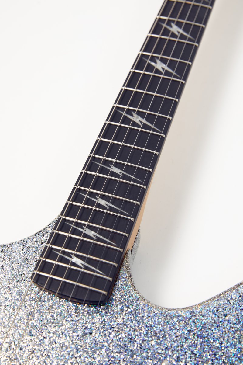 KramerGuitarsUS's tweet photo. Scroll through to witness the Lzzy Hale Voyager in all its Black Diamond Holographic Sparkle glory. #allhale https://t.co/1CJYEEo8Nv