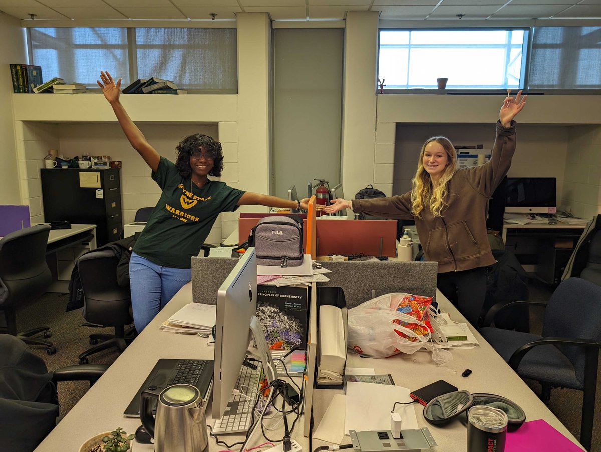New lab members! <a href="/FehlLab/">Fehl-Lab</a> is super excited to formally welcome PhD students Abigail and Olivia to our group! Get ready to have a great #glycotime <a href="/waynestatechem/">waynestatechem</a>