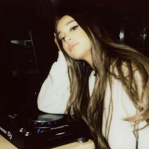 somentinne's tweet photo. Ariana Grande no estudio!🎙️
uma thread pra matar a saudade! https://t.co/ZA2zoc4vad
