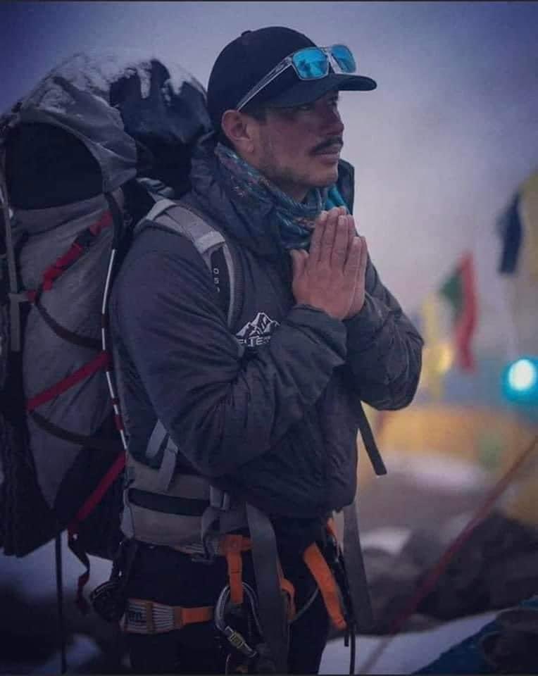 Уулын ертөнцөд 32 настай Нирмал Пуржа гэдэг Английн армийн тусгай хүчинд алба хааж байсан непал үндэстэн залуу дэлхийн далайн төвшнөөс дээш 8000 м-ээс өндөр 14 оргилд 190 хоногт багтан гарч чадсан амжилтаар шуугиан тарьлаа. Энэ залуугийн ярилцлагад хэлсэн нэг үг таалагдлаа.