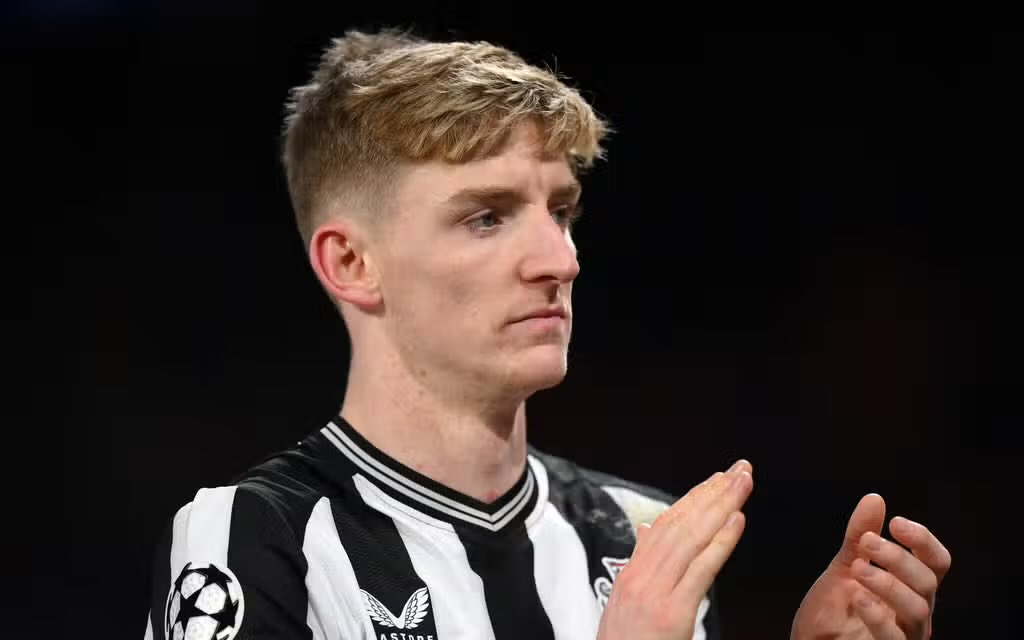 Anthony Gordon completed more passes to Everton players (5) than Newcastle players (4). 

Star boy. 💫