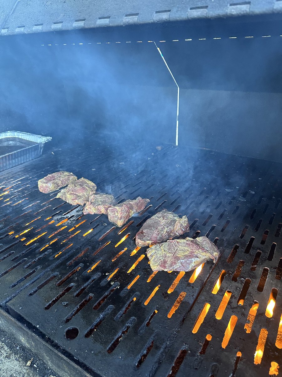 🚨 Steak Night!!!! 🥩 
•8 ounce sirloin steak 🥩 
•Jumbo baked potato 🥔
•Side of corn 🌽 
•Dinner roll ￼
All for just $10!! 
4pm-7pm
