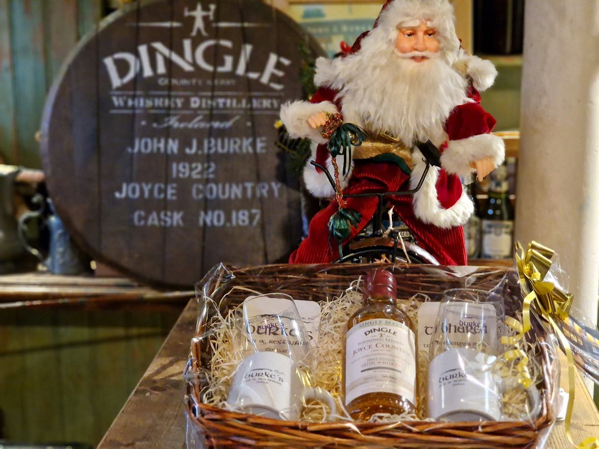 Founding Fathers Dingle Distillery,  10 year old Joyce Country single Malt Whiskey.  Limited . Take orders for our hamper.  
#dingledistillery #dinglefoundingfathers #joycecountry #irishwhiskey #burkesclonbur