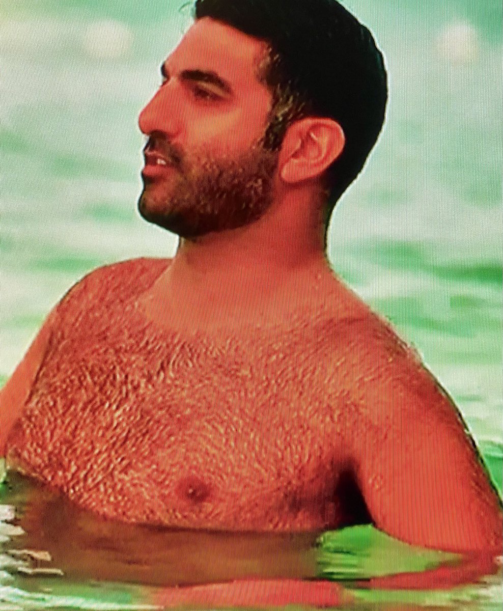 What in holy manscaping is this? It’s like the chest equivalent to the hair combover! Get waxed! 😱#SouthernCharm