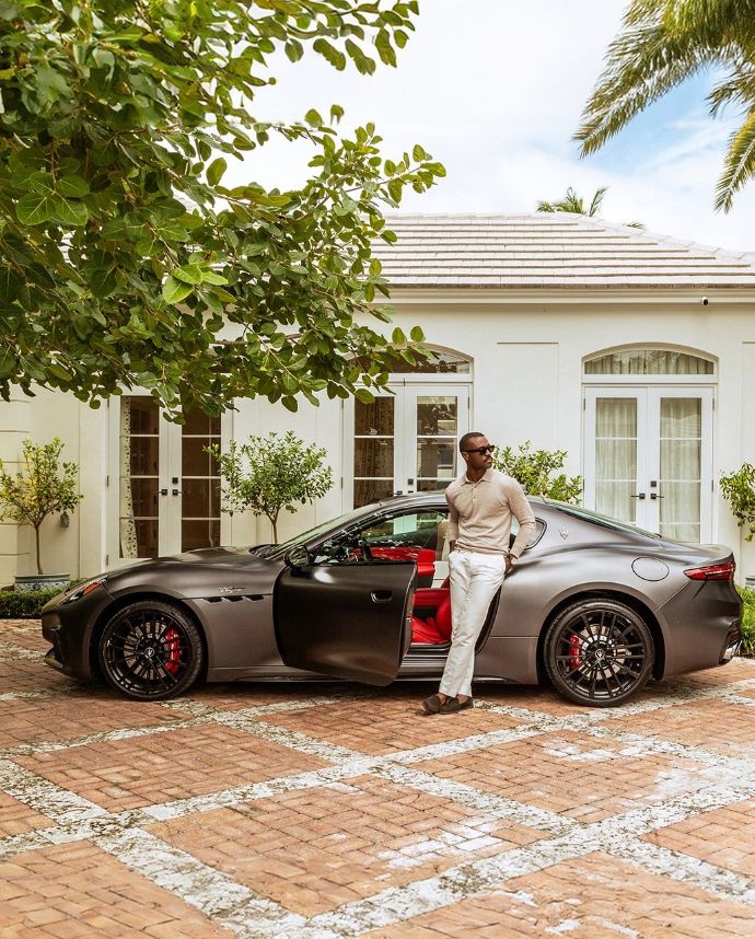 Timeless style with a Trofeo attitude.​⁣
@monsieurcoupet with the Maserati GranTurismo.​⁣✨

📸 <a href="/betancisco/">Francisco Betancourt</a>.studio

#rairdon #autooutlet #maserati #lifestyle #kirklandwa #washington