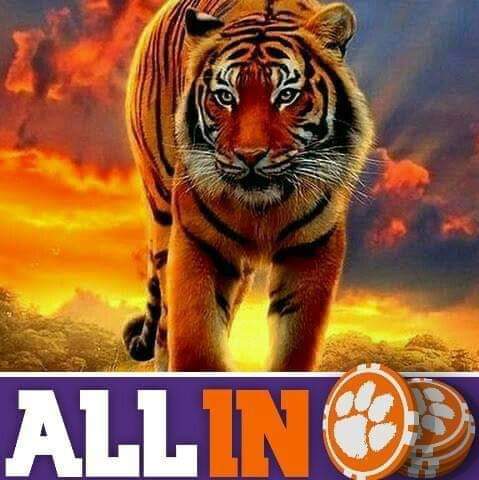 Rob41828466's tweet photo. @DonnettaEtienne Come on home!
Y'all are already family!
#ALLIN https://t.co/t775Dtw7dz