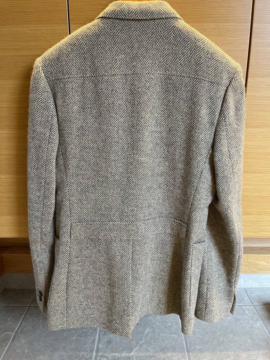 kyohei1982's tweet photo. 断捨離第五弾

某ブランドのウールジャケットを1名様にプレゼント🎁😆
こちらは相当前に買ったジャケットでございます😅
身の丈に合わない服を買いまくっていた時期の物です。給料の全てを注ぎ込んでいたと言っても過言ではない。
その経験/体験が商品企画に生きたのは言うまでもないですが！

サイズ:48

応募方法
1、私をフォロー
2、この投稿をRT

12月10日(日)23時59分〆

宜しくお願いいたします🤲
部屋の掃除頑張ります🧹