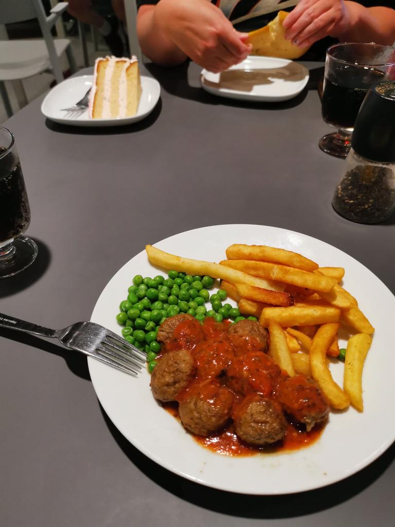 kaijuergs's tweet image. ikea ♡

and yes, i walked around with a dinosaur under my arm because that's what you do for the three year old in your life.

#transfamily #ikea