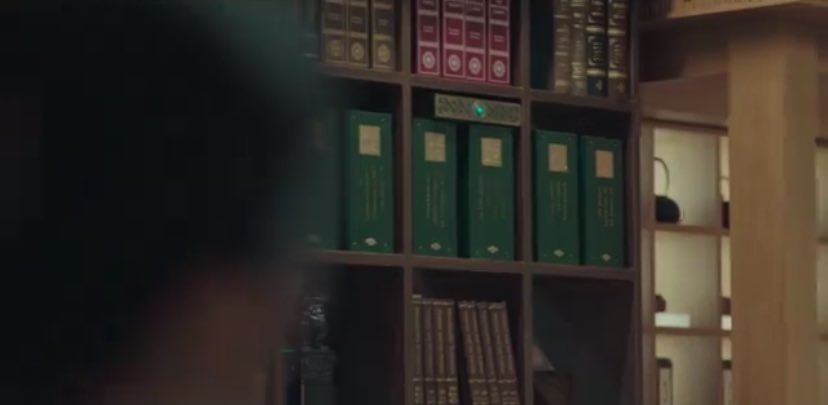 kdramadaisy's tweet image. the demon manual lit up with dohee's presence? 😳 what if she was the demon who made deal with human guwon in the past??
#MyDemon