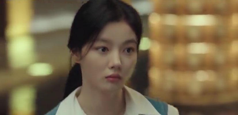 kdramadaisy's tweet image. the demon manual lit up with dohee's presence? 😳 what if she was the demon who made deal with human guwon in the past??
#MyDemon