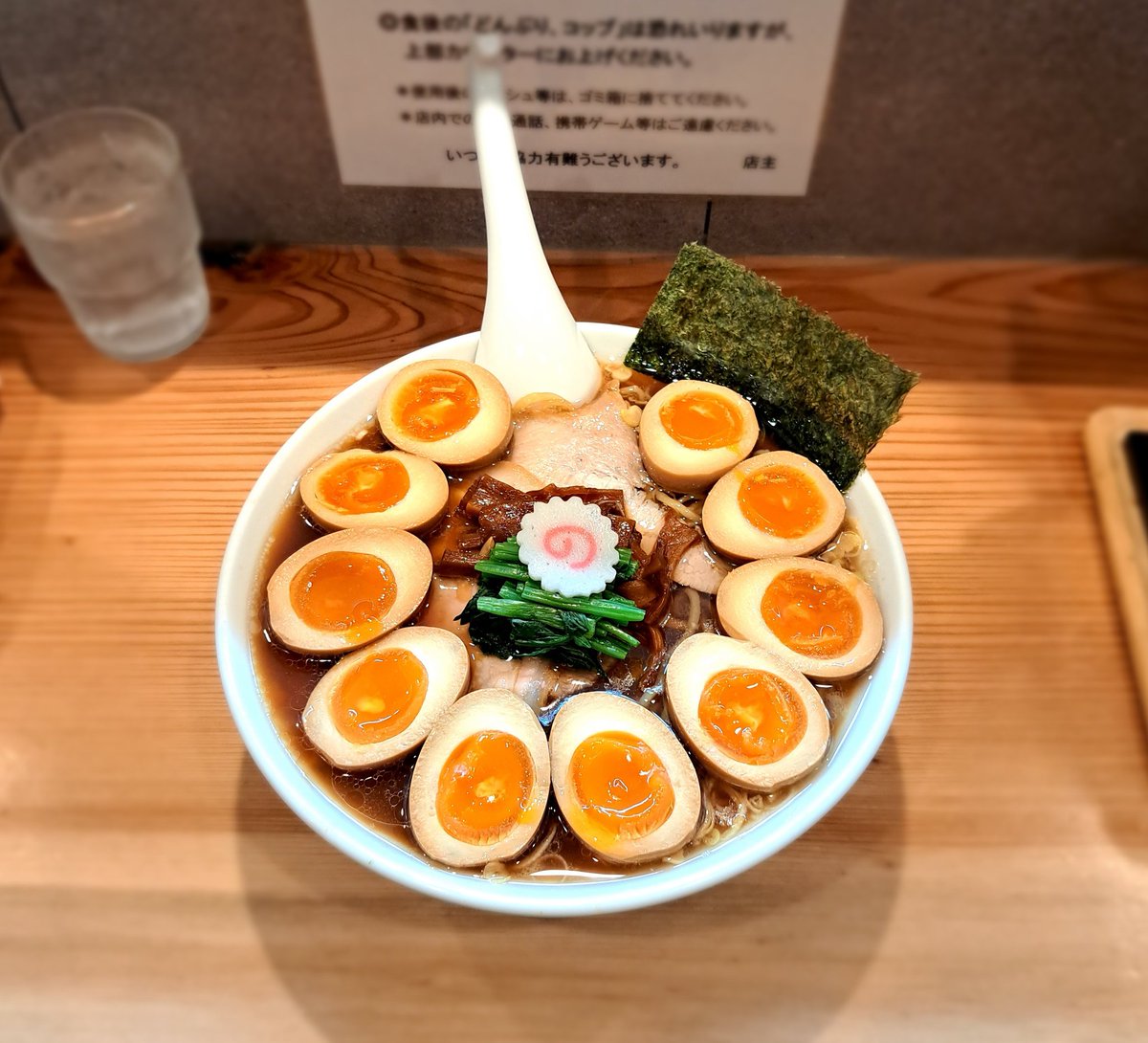 mggwkrbs's tweet photo. オランダ軒[さいたま市]
■しょうゆラーメン 大盛
　味玉+味玉+味玉+味玉+味玉
■チャーシュー切り落し180g(お持ち帰り用)
ご馳走様でした!!
#オランダ軒 #阿蘭陀軒 #生姜醤油 #新潟長岡生姜醤油ラーメン #GINGERKING https://t.co/oHIGZYaxWJ