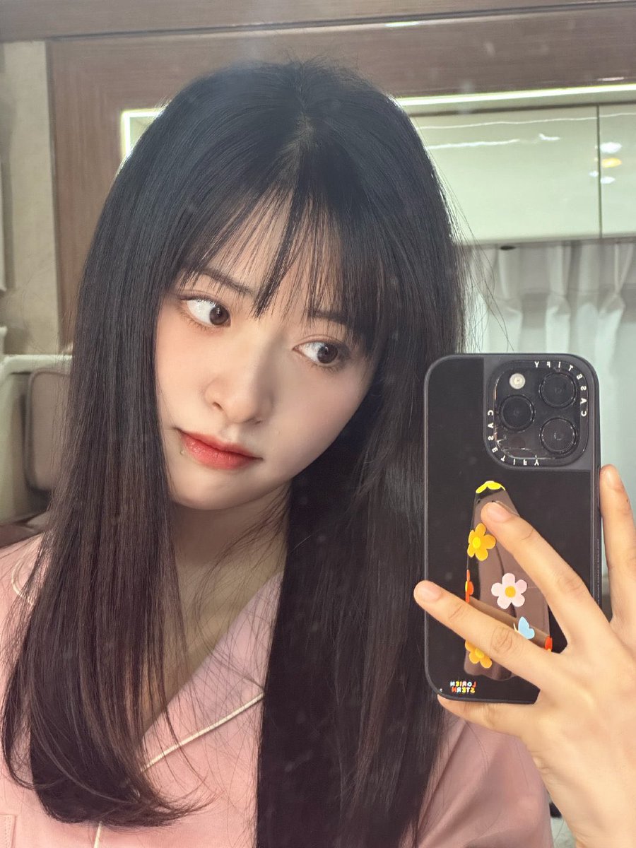 archiveshenyue's tweet photo. 📸 • 081223 — HOW PRETTY! #ShenYue supertopic update 🩷✨

#沈月 #เสิ่นเยว่ #심월 https://t.co/vhizgNy9YN