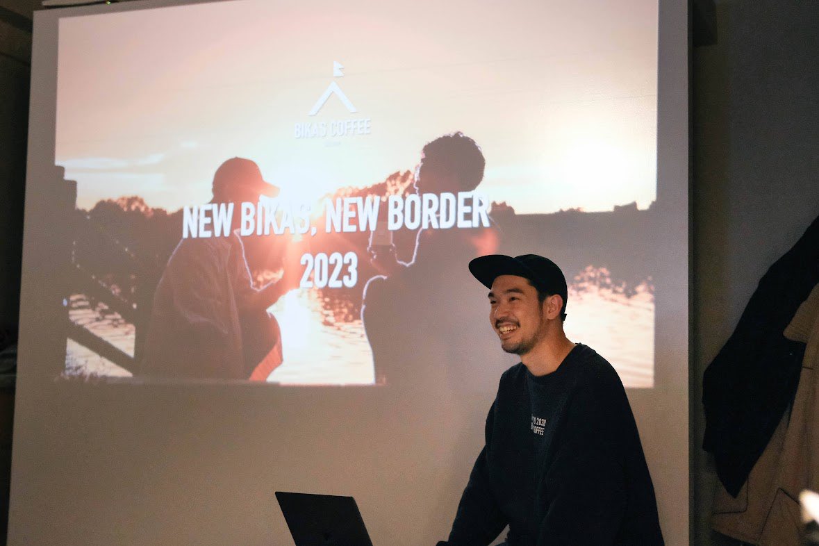 本日BIKAS COFFEEは創設4周年を迎えました。着実コミュニティの拡大も感じており、2023年はまさに「NEW BORDER」な一年でした。

さて2024年に向けては、明日18:00から来年のスローガンを発表するイベントをお店で開催します🔥

年に一度の大プレゼン。zoomでも聞けるのでご希望の方はDMください☺️🙌