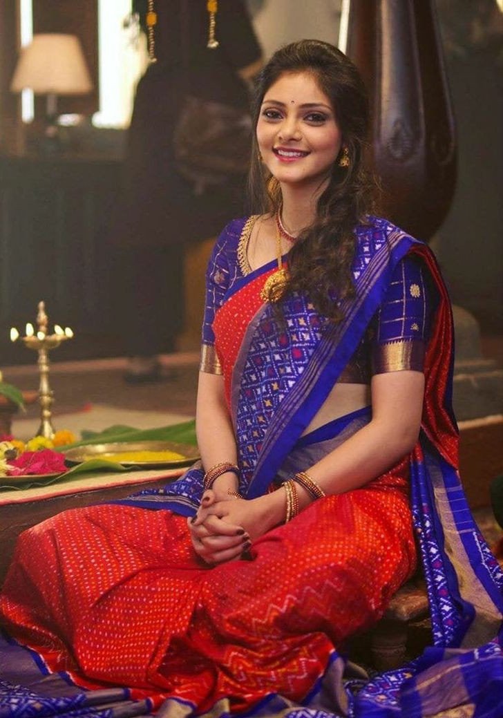 desi_thug1's tweet photo. Traditional Sarees from different states of Bharat

1. Pochampally Silk Saree - Telangana https://t.co/JDCDaOkfXU