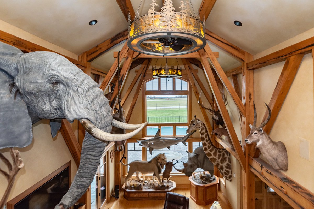 Zillow Gone Wild 🏡 tweet media