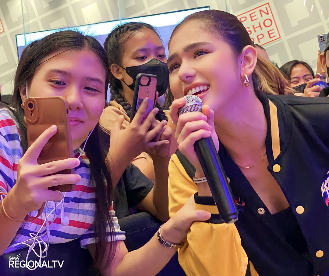 OUR SWEET GUARDIAN ANGEL! Lovely to see an angel perform in front of us 😊 here at Ayala Malls Capitol Central, Bacolod City!

We want her to be our guardian angel na!

#GMARegionalTV
#KapusoMallShow 

#TEAMTyronneArtist #TeamAngel
-----