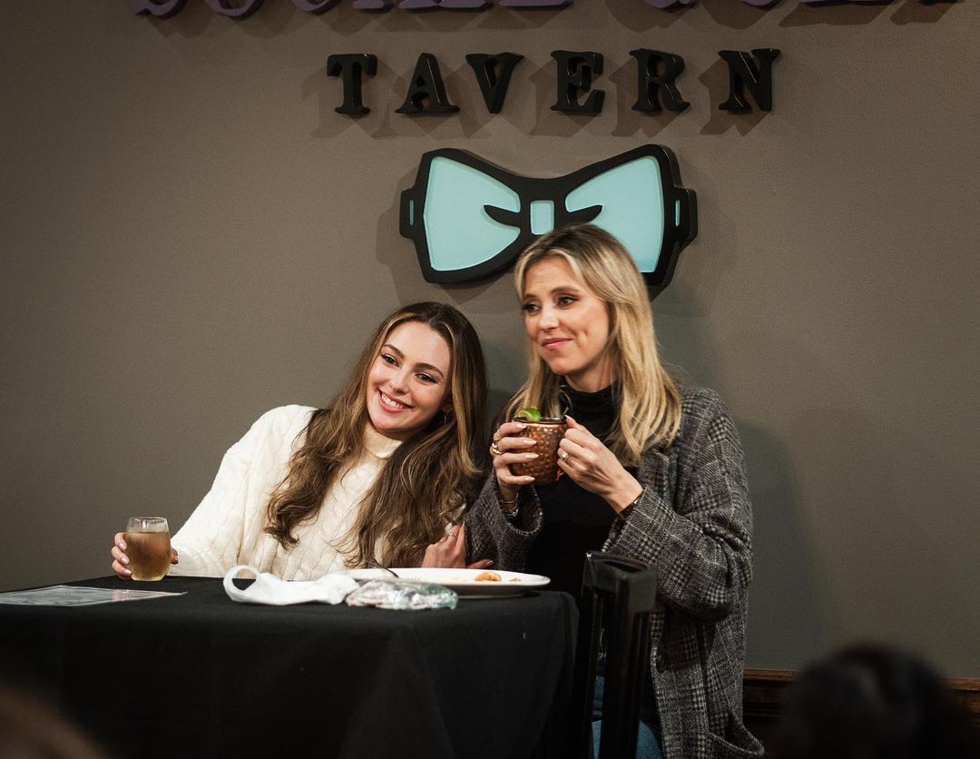 They're adorable, so perfect 🥺🤍🤍 NEW | lovely #DanielleRoseRussell with tv aunt #rileyvoelkel at the IWFF convention @epiccons second day, at their night meet and greet 12/2 (plus surprising entrance of Chtris Lee) via @adrisevents