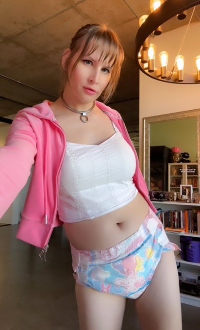 you&rsquo;re not going out without a diaper on&ndash; there, thats better https://t.co/LPkKpH8bEb