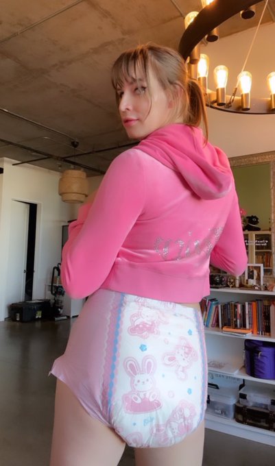 you&rsquo;re not going out without a diaper on&ndash; there, thats better https://t.co/LPkKpH8bEb