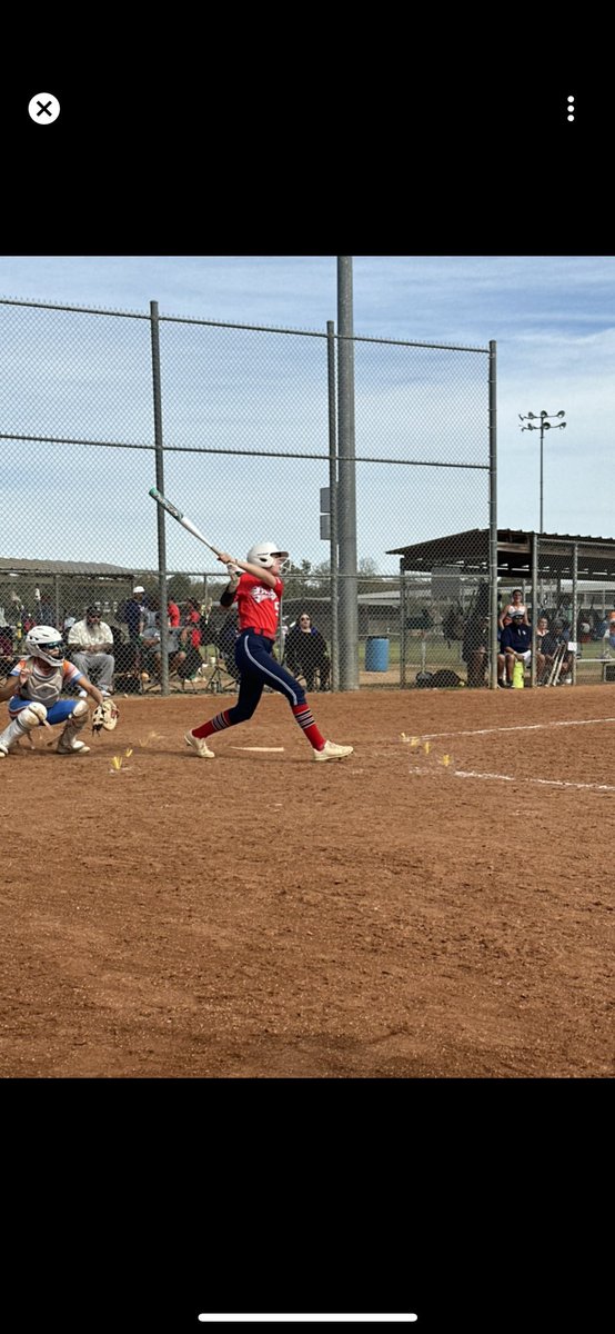 vjoop11's tweet photo. Nice bunt and I love that swing! https://t.co/qHQlqFDki7