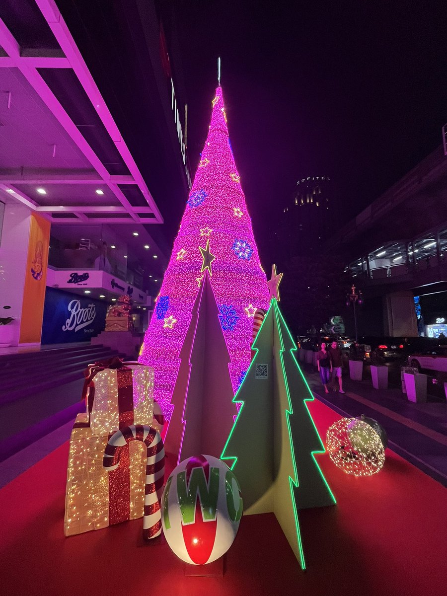 CurtisSChin's tweet photo. #ChristmasTreeChallengeโshare a pic of the next #ChristmasTree you walk by. Here are the last four I saw in Asia. Cheers & happy holidays. #MerryChristmas #ChristmasSeason #ChristmasinAsia
@helene_wpli @psb_dc @efipm @cgledhill @alvinfoo @NoradSanta
@Brent_Huffman @kathyireland https://t.co/722kfeeGtz