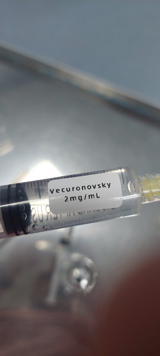 drjefemaestro's tweet image. Hasta rotulamos las jeringas en ruso