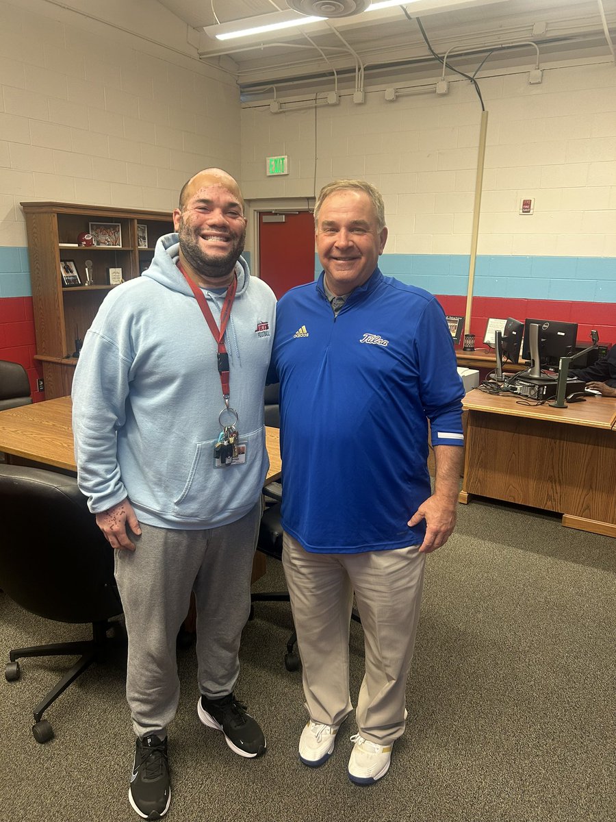Coach_JD38's tweet photo. Wanna THANK Tulsa Head Coach/Former OU Offensive Coordinator @TulsaCoachKDub &amp; Former OU DB/current Abilene Christian DB coach @JWilson_2 for comin by the Heights to check in on some of our Jets! Also, extremely proud of our guy @JaydenJes0217 1st offer from @Coach_JJackson2 🫡🛫 https://t.co/cnxwQUDEhB