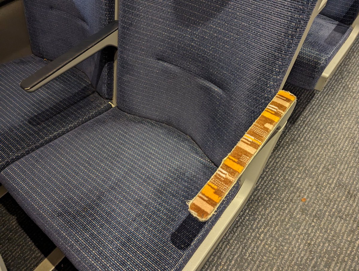 DownOnTheStour's tweet image. So one final thing before bed. 🤔

Today I learned under the leather of the Avanti Refurbished Pendolino armrests is London Overground Moquette 😂

#DOTS #pendolino #overground #class390 #refurb