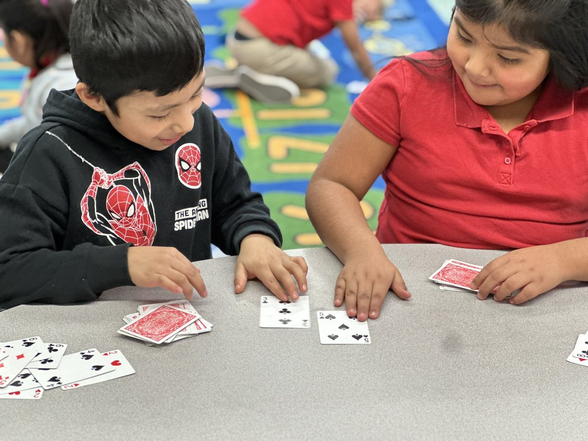 Manaloto407's tweet image. A simple deck of cards can support mathematical thinking in so many ways!  In this game of compare, Ss ID  the card of greater value or if they are equal. This helped Ss when comparing the sum/difference of two equations to see if they are equal or not.  @rbpsEAGLES #RBBisBIA