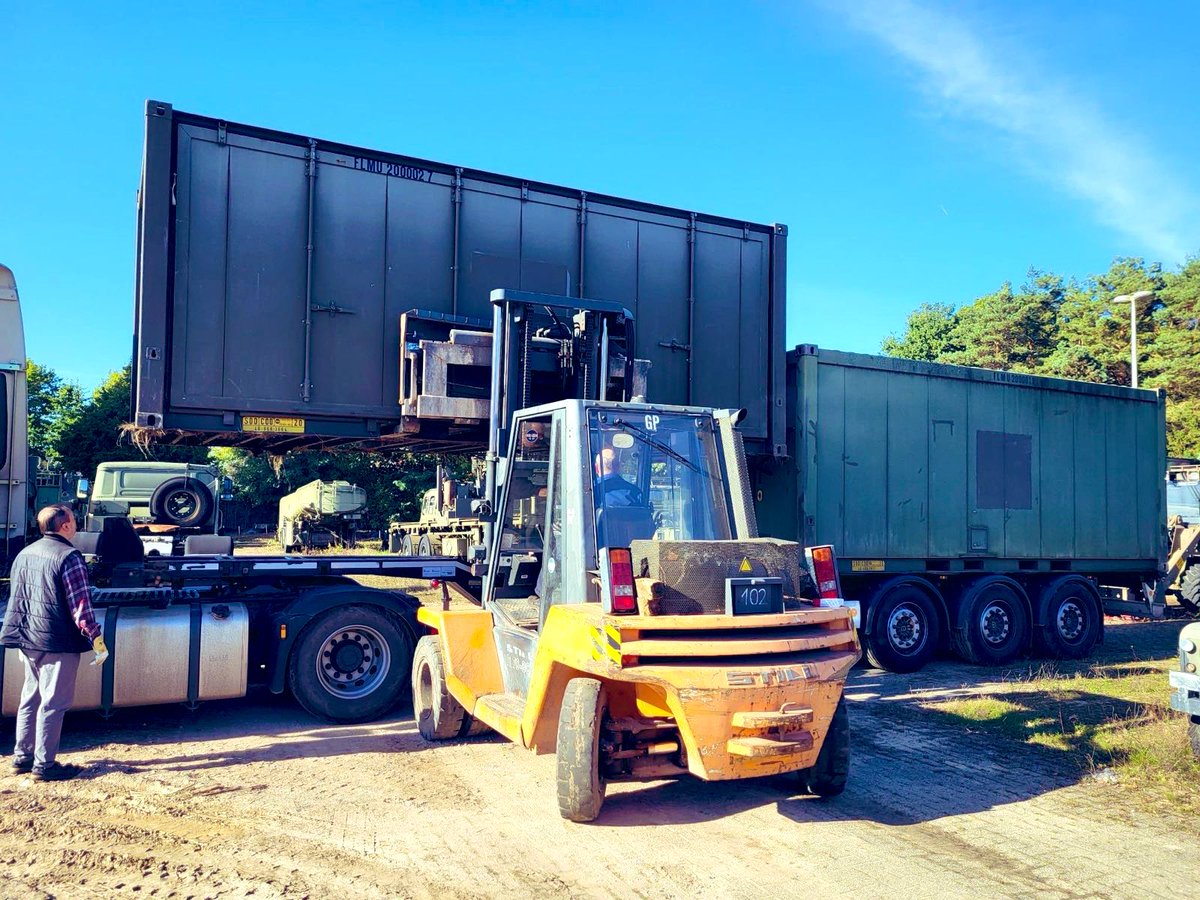 trinzu's tweet image. The 3 mobile hospital containers that YOU helped donate for are now in Ukraine!! 🎉🥳

We had some border adventures, but they are solved and the containers are on their way! Soon they will be helping save 🇺🇦 defenders 💙💛🧑‍⚕️🩺🚑

THANK YOU for supporting 🇺🇦!!

‼️ ALSO MASSIVE…