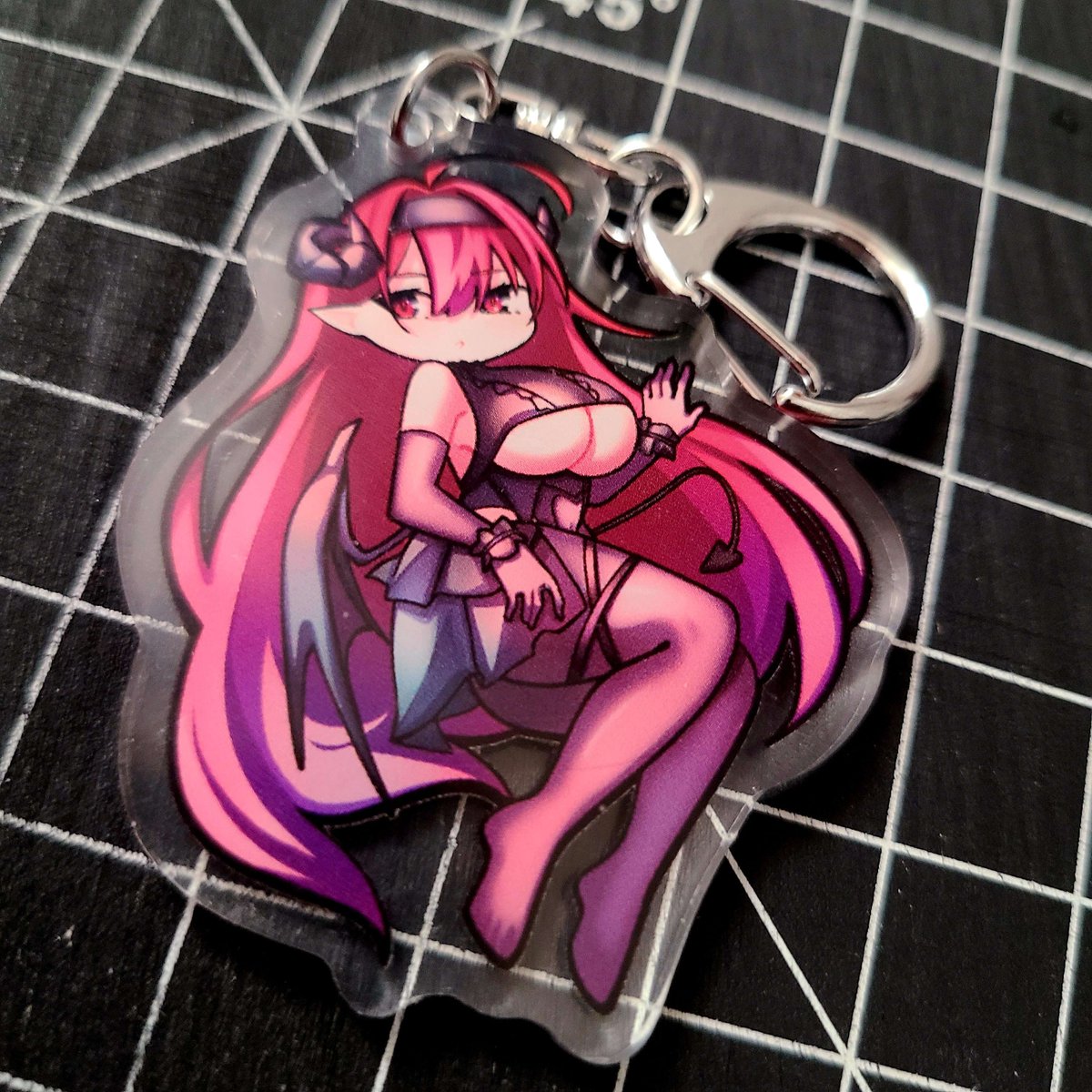 エーギル(アズールレーン) 「New Agir and Hindenburg keychains are no」|Sugoidere™のイラスト