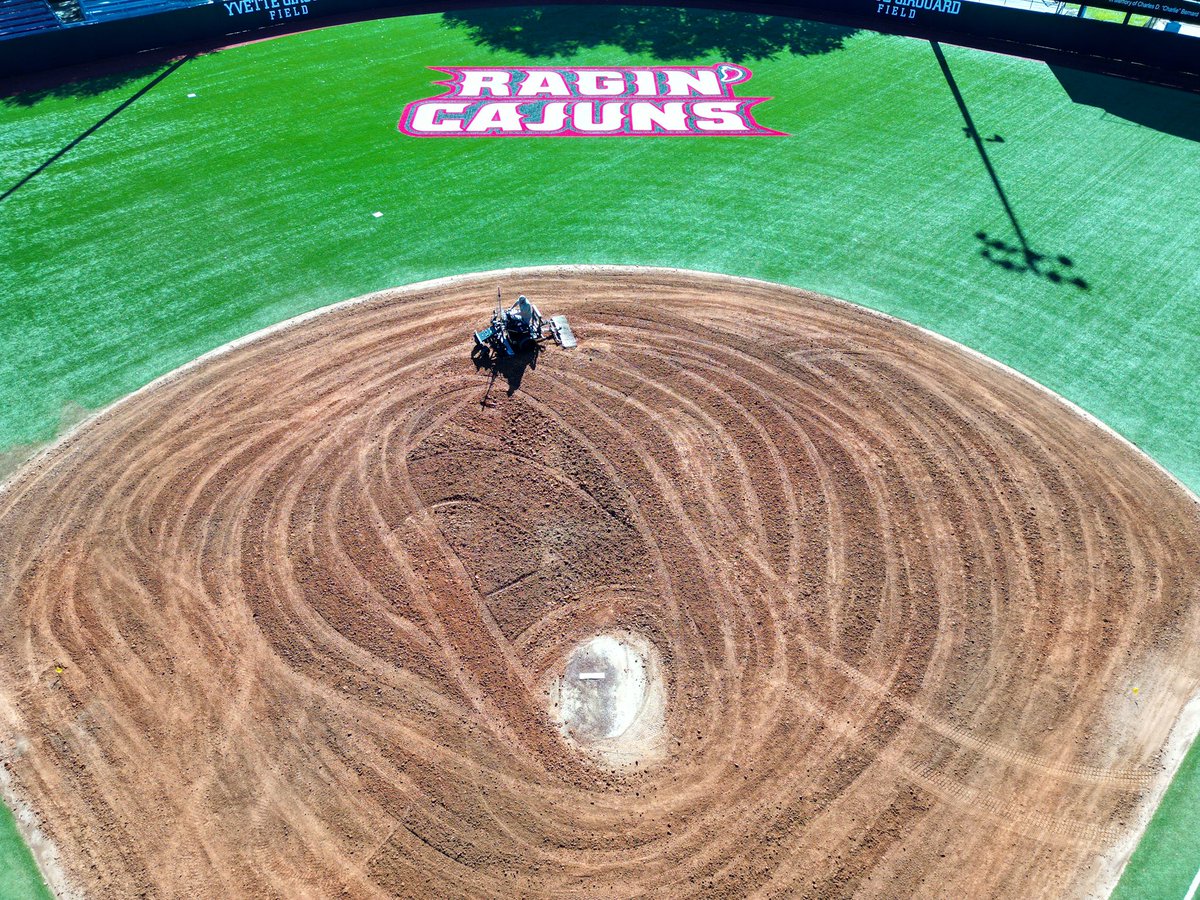 completeturfcar's tweet photo. This week we renovated the infield at one of the top softball venues in the country with our new ABI Force infield grooming machine. https://t.co/qrumwRt4v9