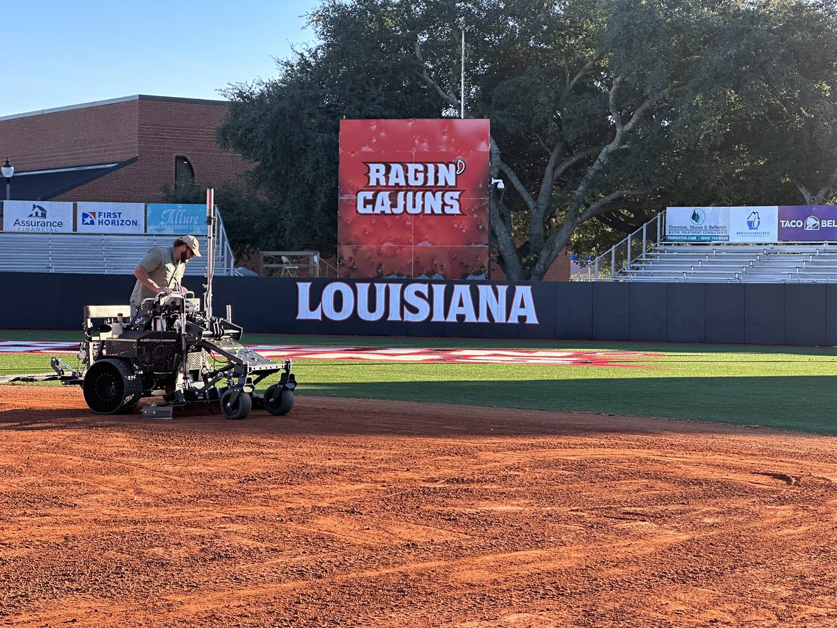 completeturfcar's tweet photo. This week we renovated the infield at one of the top softball venues in the country with our new ABI Force infield grooming machine. https://t.co/qrumwRt4v9